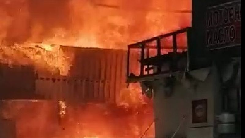 рынок автозапчастей, пожар  