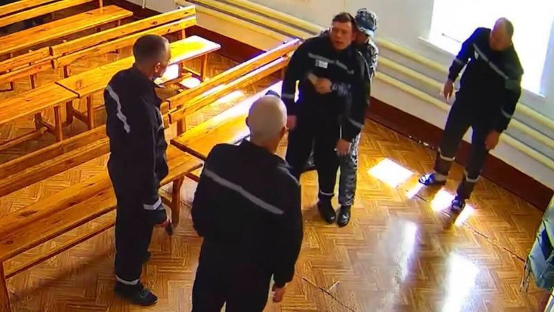 Қарағандыда ҚАЖД қызметкерлері кәмпитке қақалып, есін жоғалтқан ер адамды аман алып қалды Оқыс оқиға