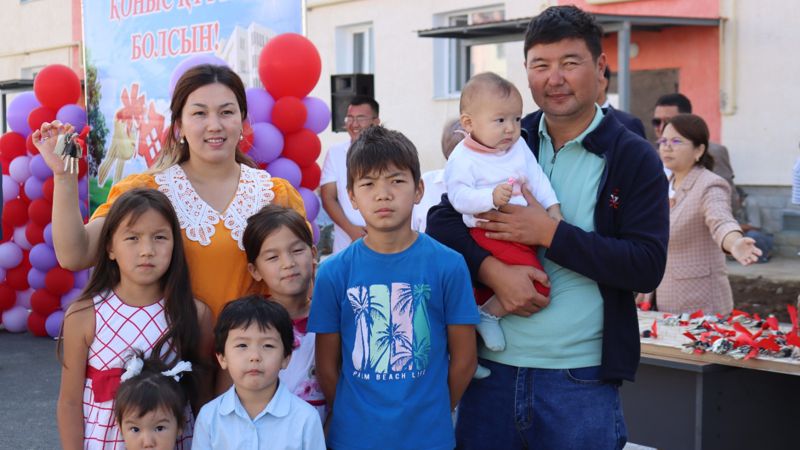 192 семьи получили квартиры в Индерском районе, фото - Новости Zakon.kz от 25.08.2023 17:40