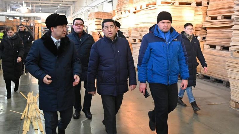 Аким СКО Айдарбек Сапаров проинспектировал заводы и фабрики