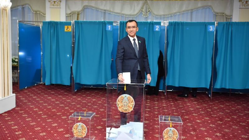Маулен Ашимбаев проголосовал на выборах