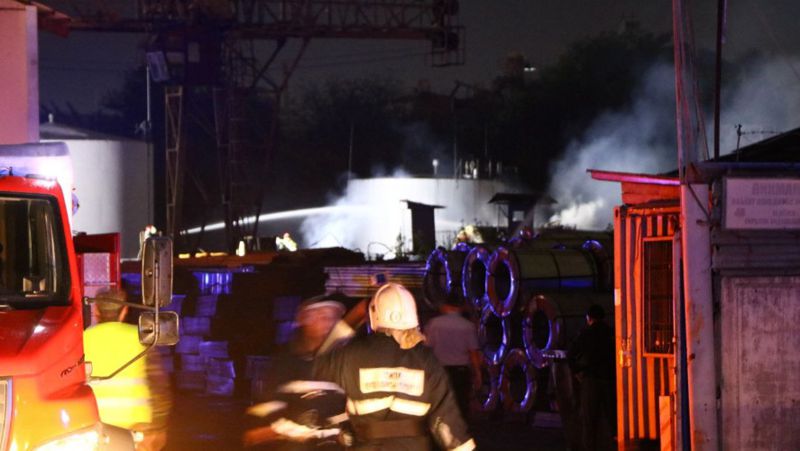 Горят склад и цистерна в Жетысуском районе