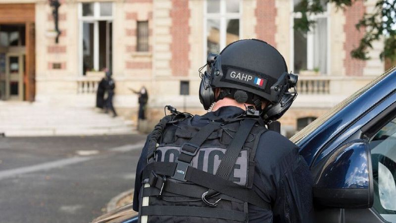 Французские полицейские Демонстрация в Париже, погромы