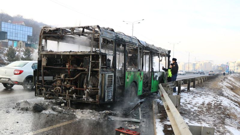 В акимате высказались о сгоревшем в Алматы автобусе