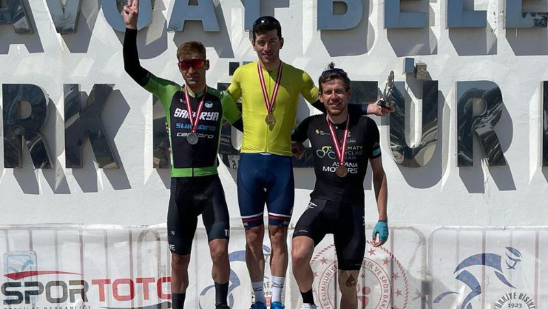 Велогонщики на пьедестале Grand Prix Manavgat