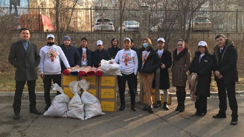 волонтеры развозка продуктов, помощь