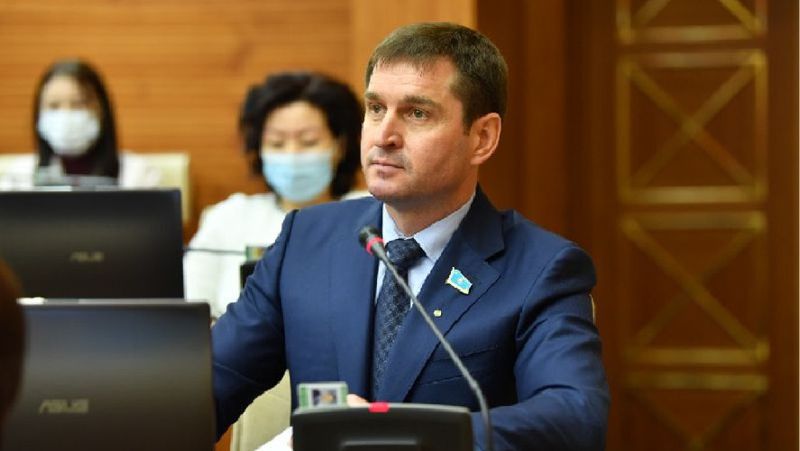 Линник Линник депутаттық мандатын тапсырды