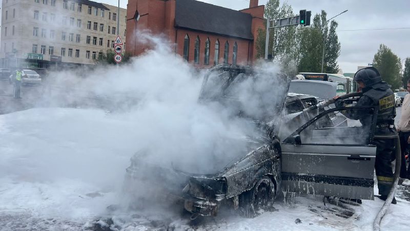 Машина загорелась в юго-восточном районе Нур-Султана
