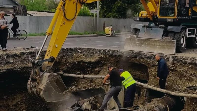 Жители Талдыкоргана возмущены отключением горячей воды на месяц