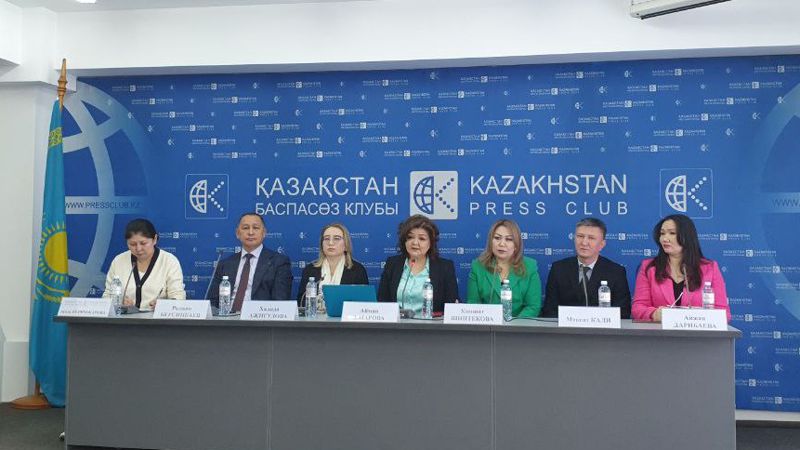конференция, Айман Умарова, руководитель сектора Нацкомиссии по противодействию всем видам насилия в отношении женщин и детей 