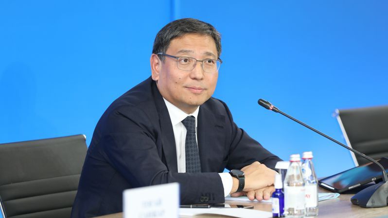 Ерболат Досаев Алматы, саябақ, Алматы қаласының әкімі