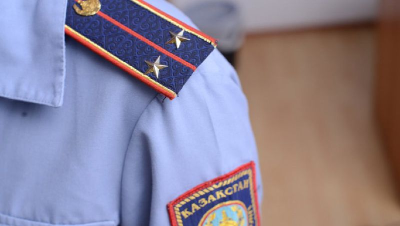 Полиция полиция қызметкері