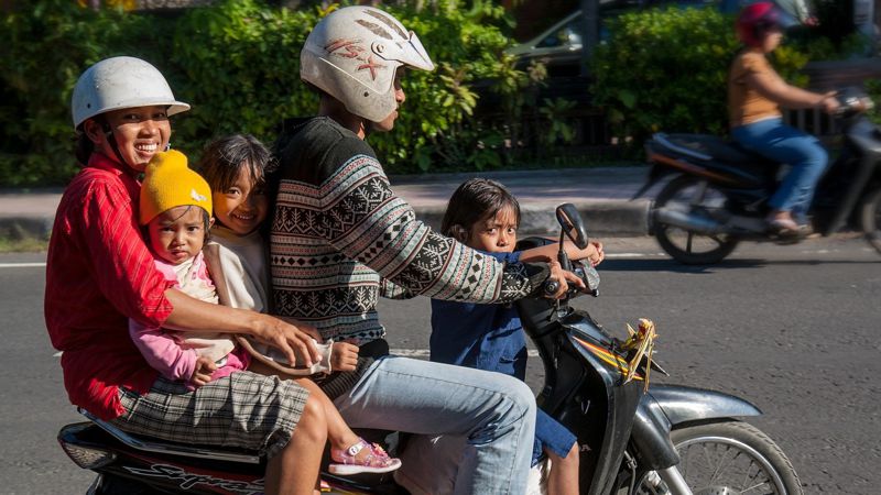 На Бали туристам запретили ездить на мопедах