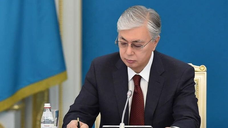 Токаев наградил казахстанцев за заслуги в укреплении мира, дружбы и сотрудничества