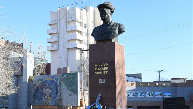 Памятник, академик, рисовод