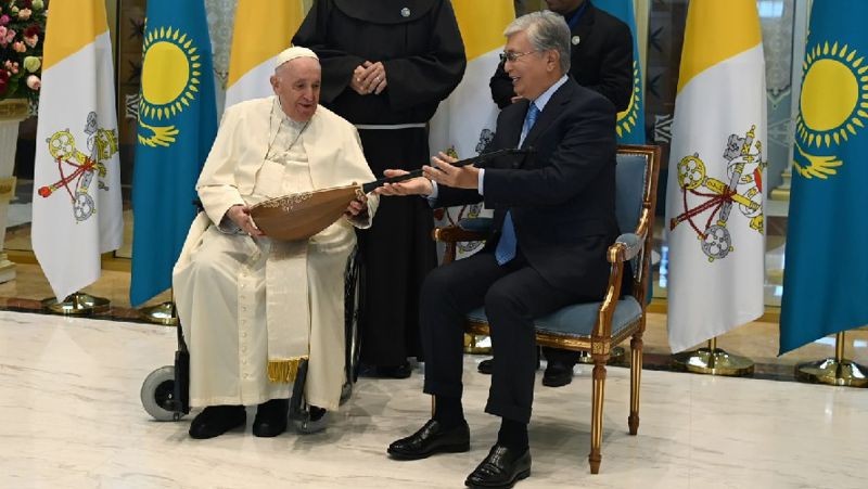 подарок, домбра