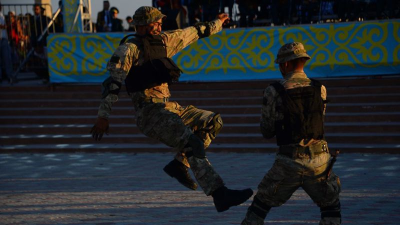 Парад военных кораблей в Каспийском море прошел в Актау