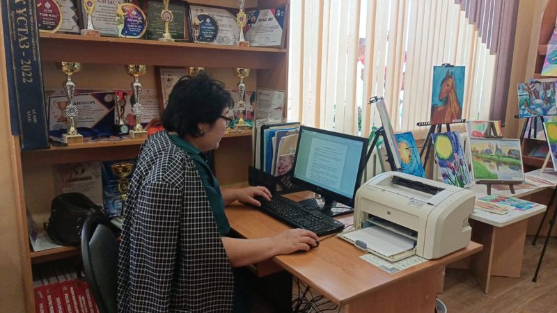 директор муниципальной библиотеки Корлан Кусембаева успела оценить преимущества оптики и на своем опыте, поняла разницу от медных технологий доступа