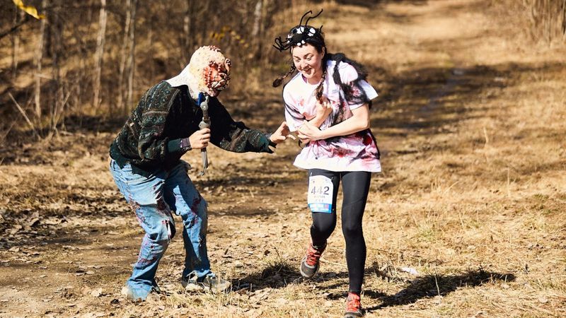В Ленинградской области прошел уникальный костюмированный забег Zombie Trail