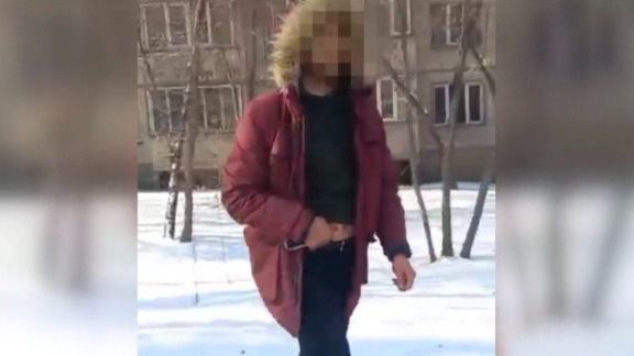 Порезал себя при задержании: появилось видео попытки угона в Алматы