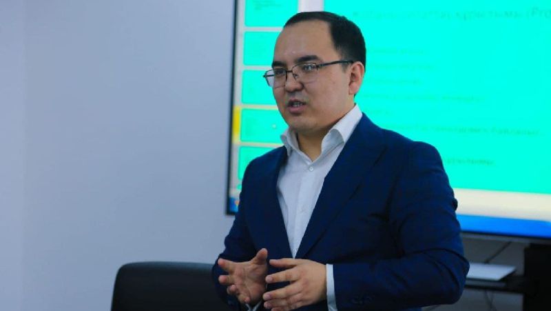 Даулет Карибек секретарь партии