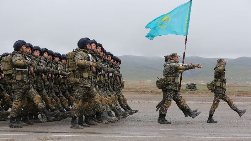 Солдаты Казахстан День защитника Отечества 7 мая