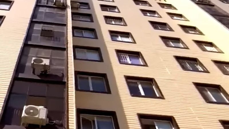Жители "Шымсити" бояться оставаться в своих новых квартирах из-за трещин