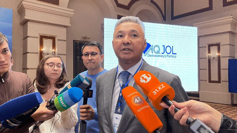 Азат Перуашев председатель партии "Ак жол" комментарий