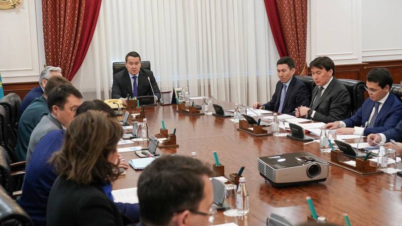 Вопрос платных парковок Вопрос платных парковок обсуждают в Астане