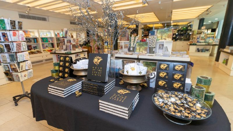 книги, элементы одежды