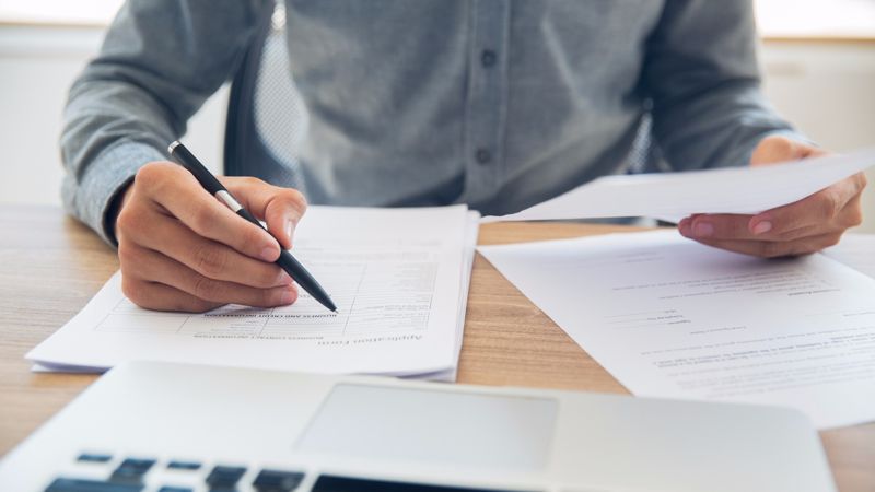 документы Полагается ли компенсация работнику пенсионного возраста в случае продления трудового договора