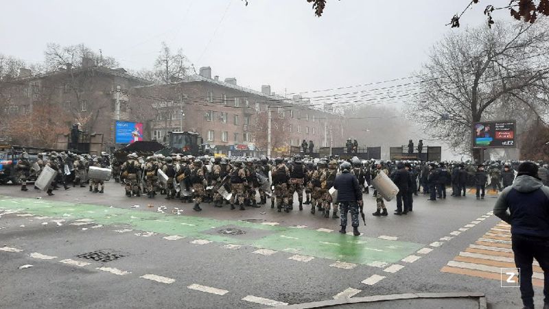 толпа людей рк, беспорядки, задержания, мвд