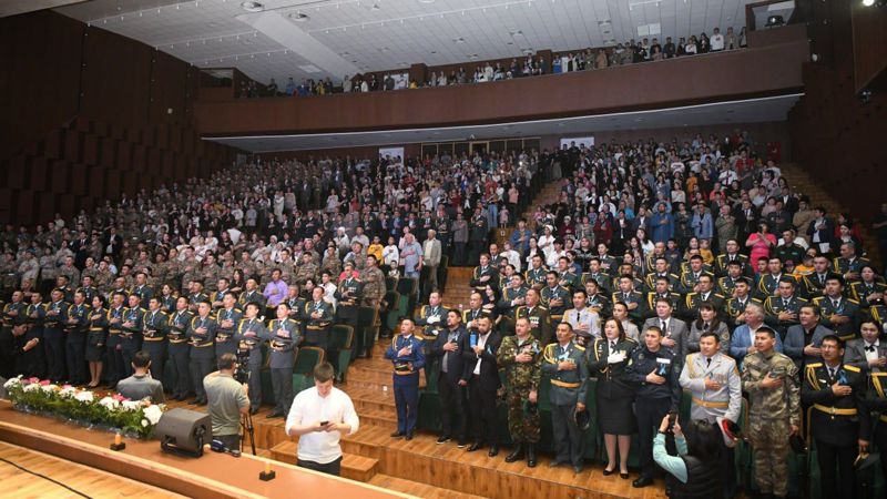 Аким ЗКО поздравил общественность региона с Днём защитника Отечества