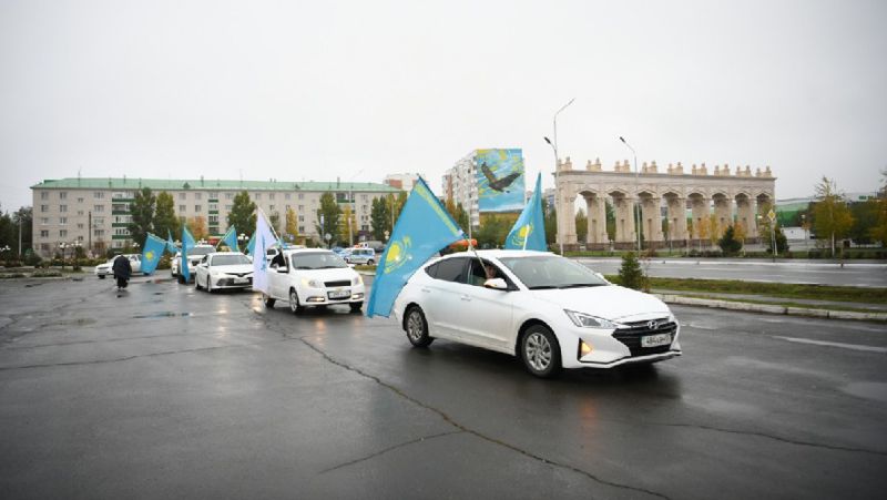 День Республики в Уральске отметили патриотическими акциями