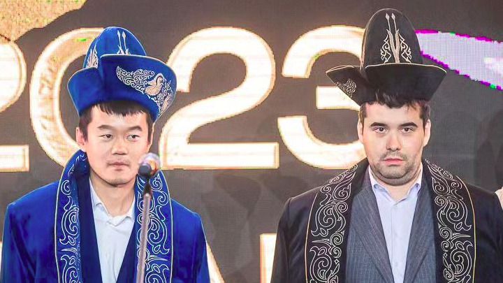 ЧМ шахматы В чапан нарядили чемпиона по шахматам в Астане