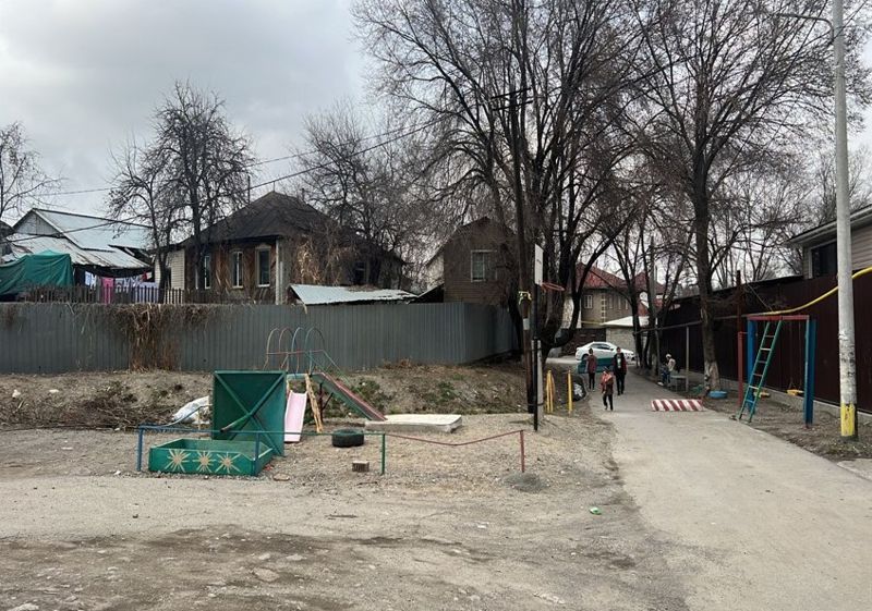 Новая зона для отдыха: В Алматы благоустроили пустырь