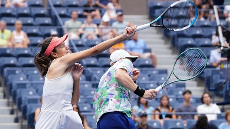 Смешанный разряд в спорте 5 букв. Теннисистка Мартина Хингис. Мартина Хингис 2023. Мартина Хингис фото. Екатерина Макарова теннис.