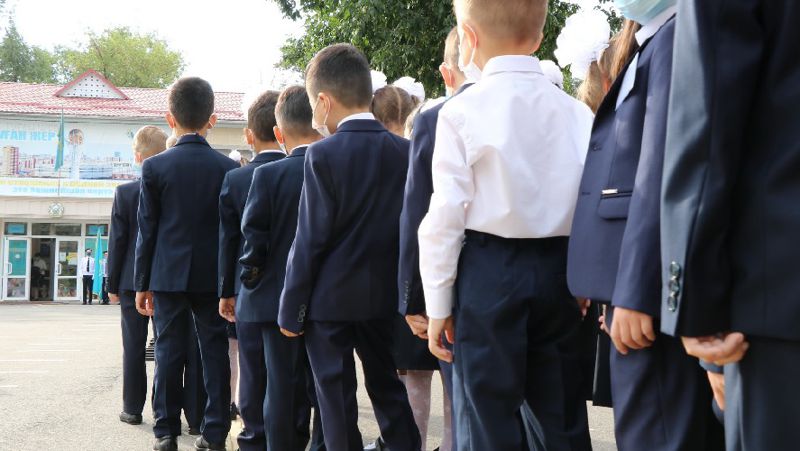 Школьники, школьная форма, Казахстан