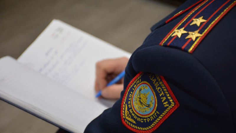 полиция полиция қызметкері
