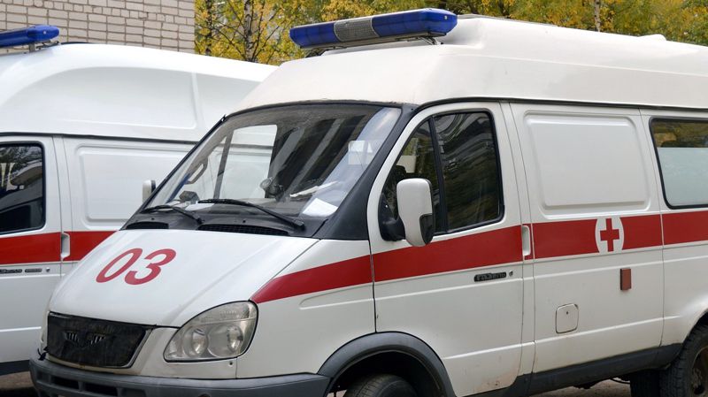 В Петропавловске в грязи застряла машина скорой помощи