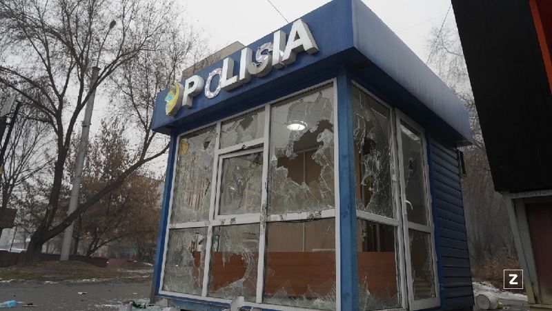 разгромили протестующие
