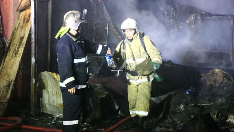 В Алматы тушат крупный пожар по ул. Брусиловского между ул.Толе би и Абая