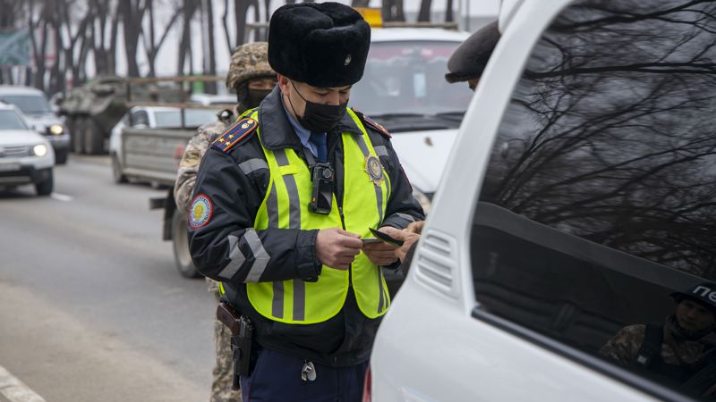 Полиция қызметкері Блок бекет, антитеррорлық операция режимі