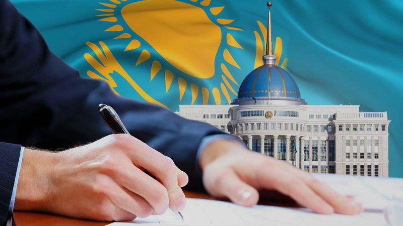 Коллаж ҚР президенті, өзіндік ерекшелігі бар тауарларды бақылау мәселелері жөніндегі заң