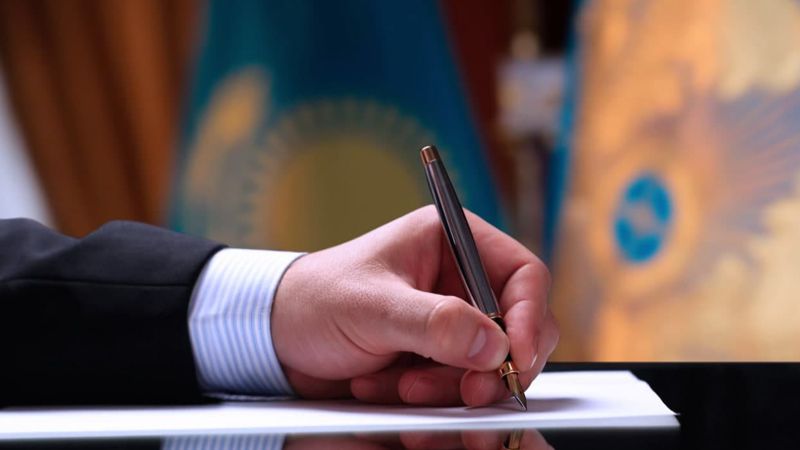 подпись Акимы больше не занимают должности в партии Amanat