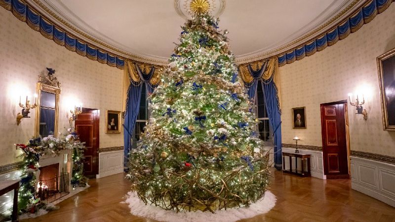 Джо Байден показал, как его супруга украсила Белый дом к Рождеству