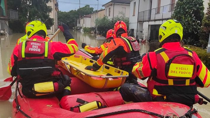 Из-за наводнения в Италии погибли 13 человек