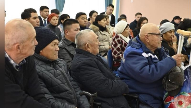 Аким Актобе провел встречу с жителями жилого массива Акшат