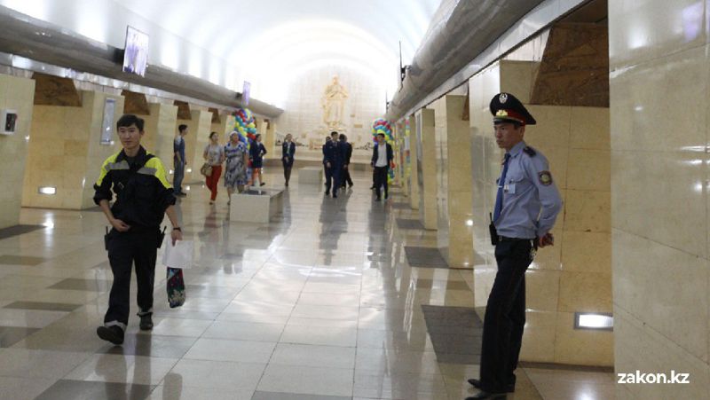 полиция на станциях метро, Алматинский метрополитен