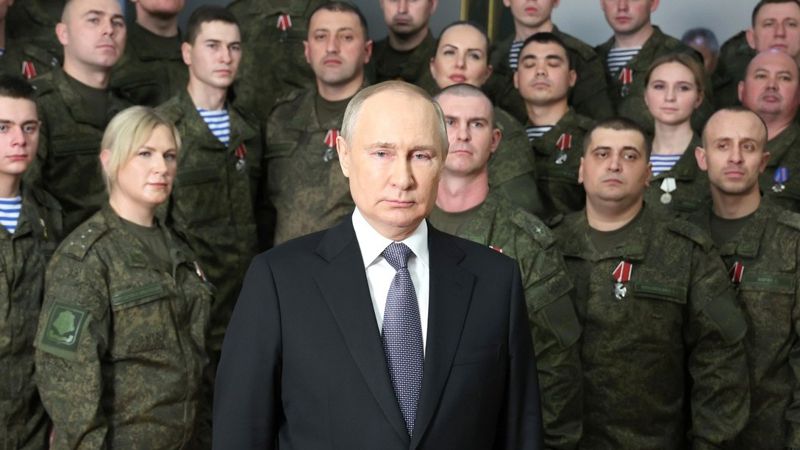 Cохраним нашу страну великой и независимой - Путин поздравил россиян с Новым годом